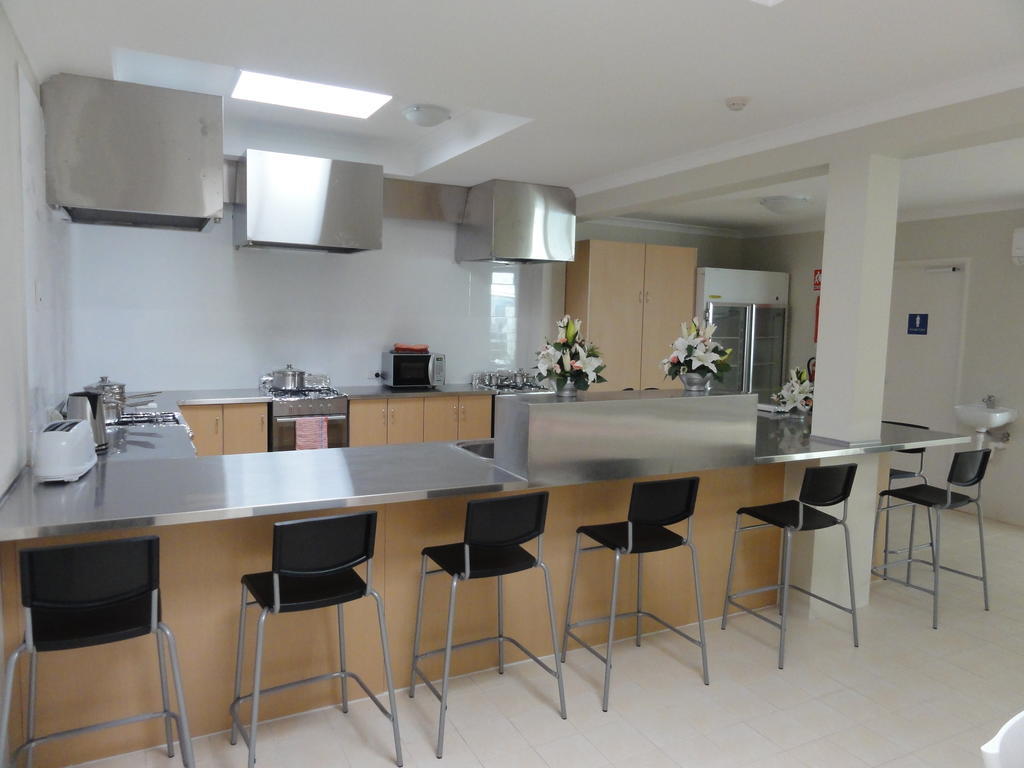 Хостел Perth 178 Backpackers Экстерьер фото